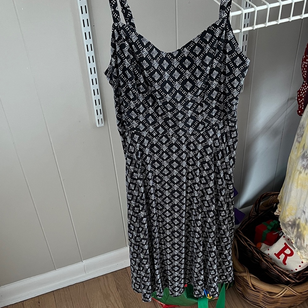 Old Navy Black and White Geometric Midi Dress